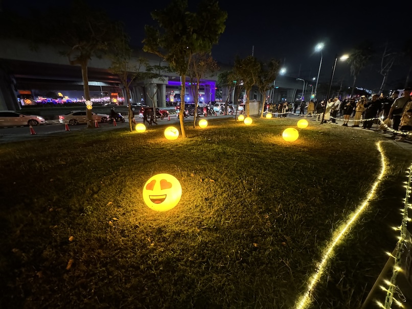 Smiling lantern face